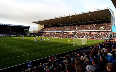 与湖人队一 与湖人队一